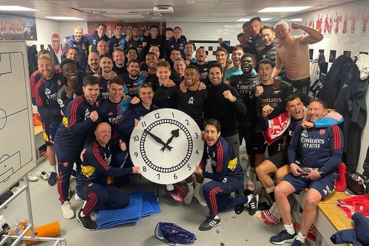 Άρσεναλ: Η εξήγηση για τον πανηγυρισμό με το ρολόι στα αποδυτήρια