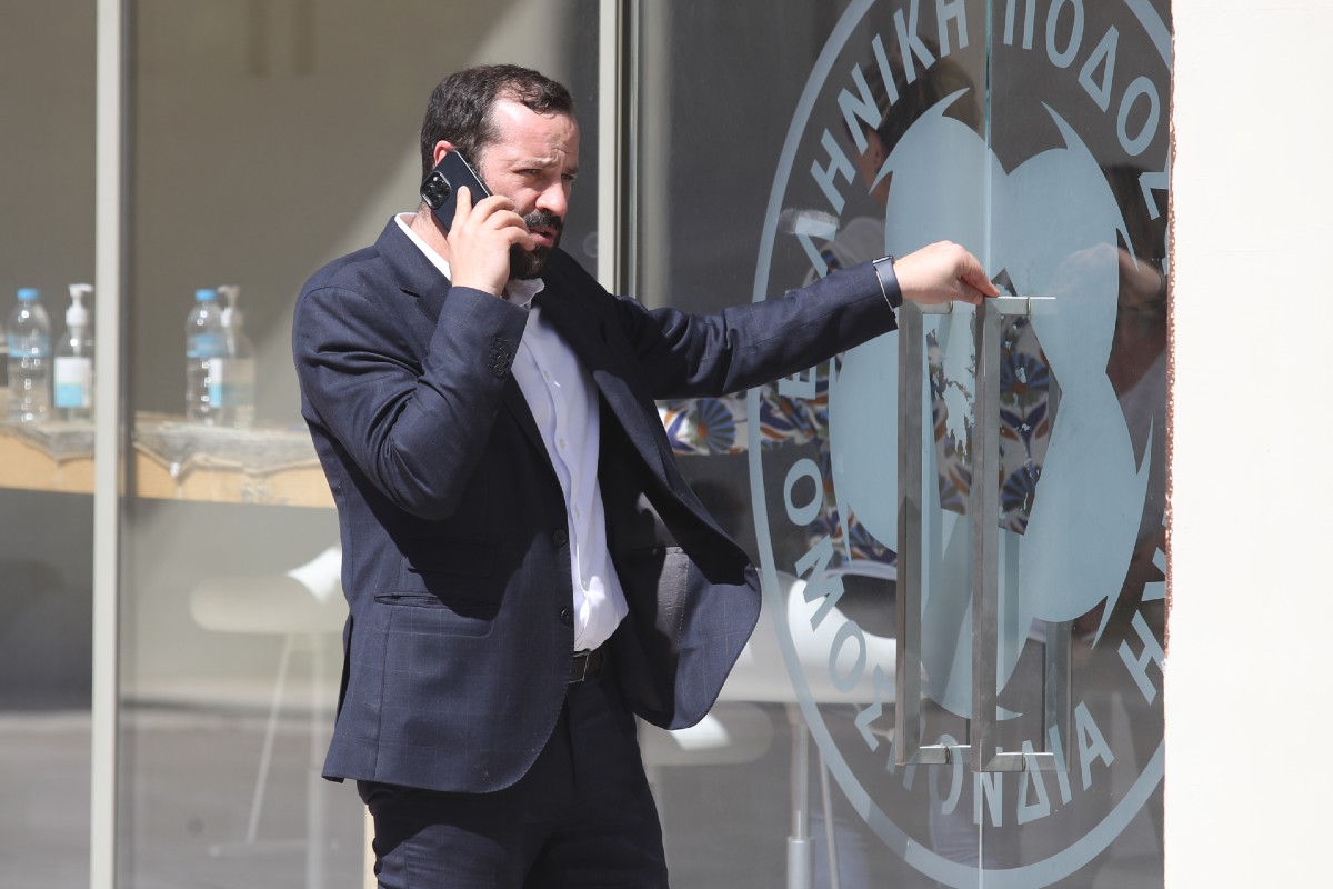Μπιλίρης σε Μπένετ: «Είτε θα φέρετε καλύτερους διαιτητές, είτε θα φύγετε»