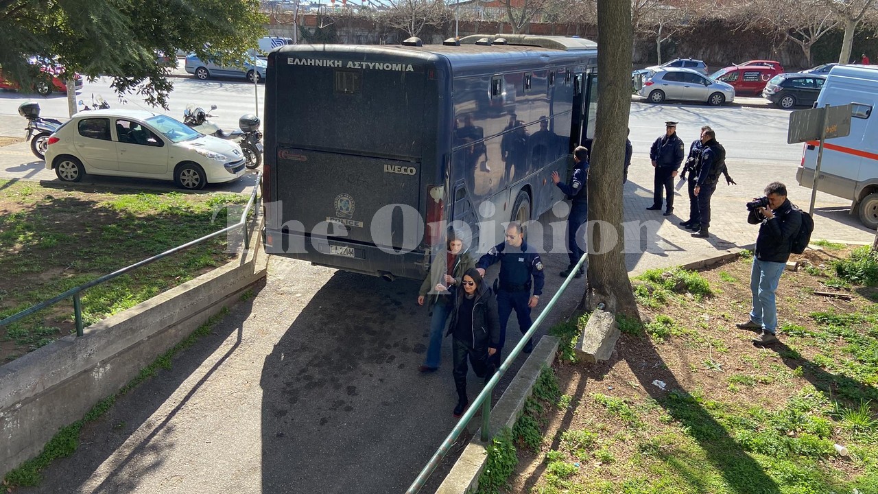 Στα δικαστήρια οι 13 και ο Τρεμόπουλος μετά την πρωινή κινητοποίηση για την κοπή δέντρων (ΦΩΤΟ+VIDEO)
