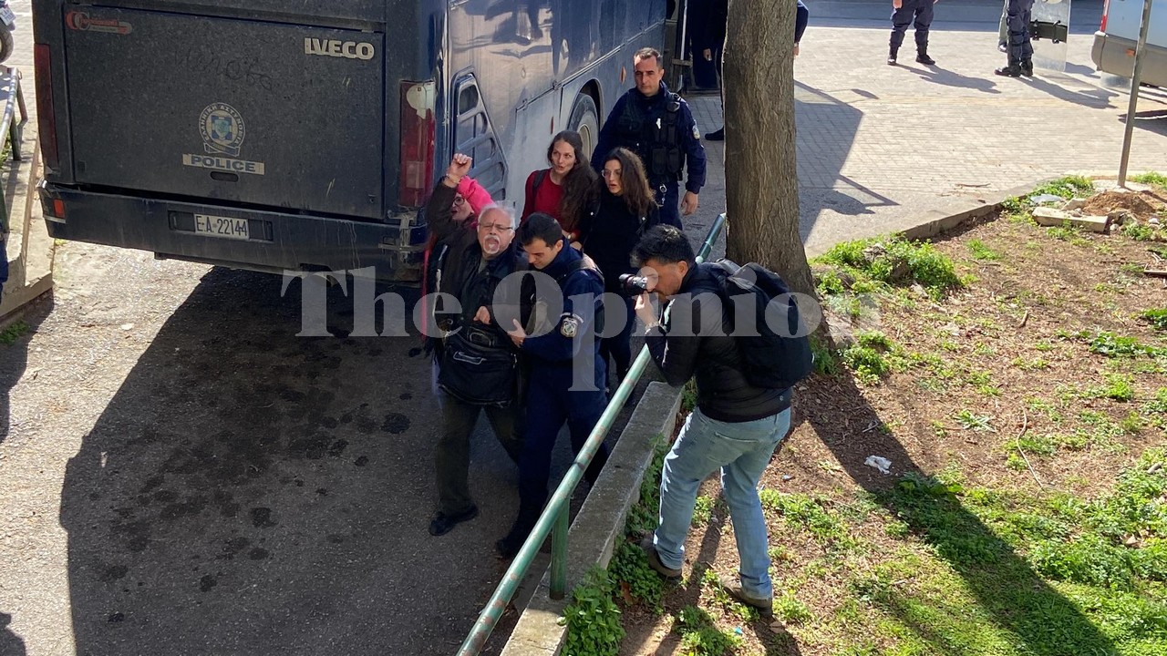 Στα δικαστήρια οι 13 και ο Τρεμόπουλος μετά την πρωινή κινητοποίηση για την κοπή δέντρων (ΦΩΤΟ+VIDEO)
