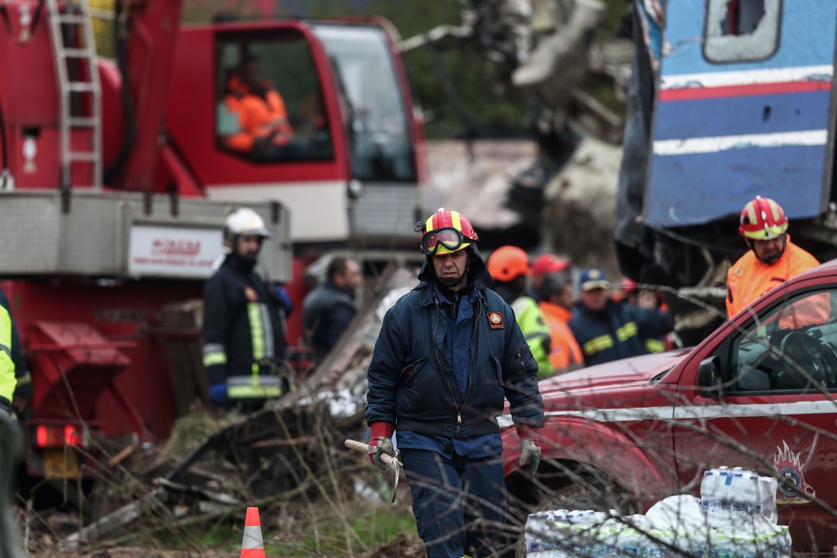 Τα τρία άτομα που όρισε η κυβέρνηση να ερευνήσουν την τραγωδία των Τεμπών