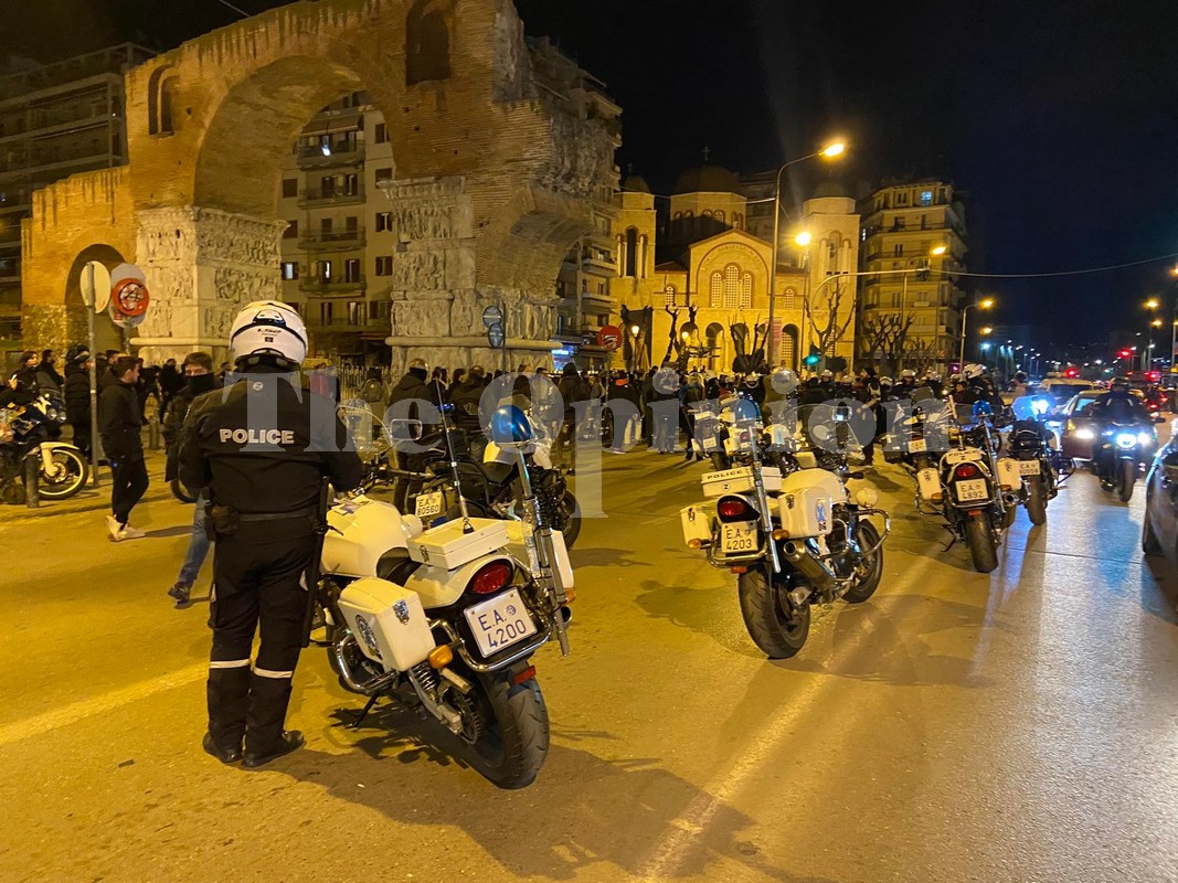 Θεσσαλονίκη: Επέμβαση των ΜΑΤ σε καθιστική διαμαρτυρία (ΦΩΤΟ+VIDEO)