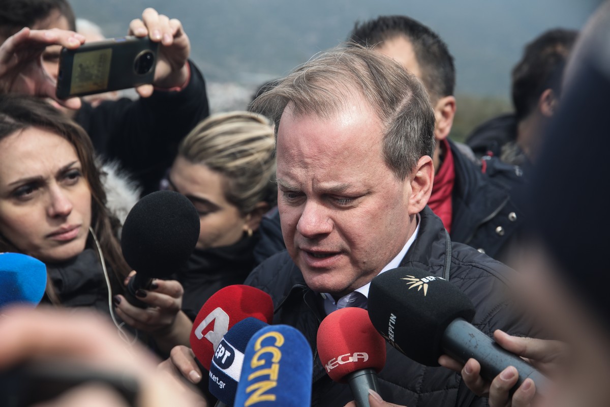 Παραιτήθηκε ο Καραμανλής: «Καθήκον μου να το πράξω ως ελάχιστη ένδειξη σεβασμού στη μνήμη των ανθρώπων»