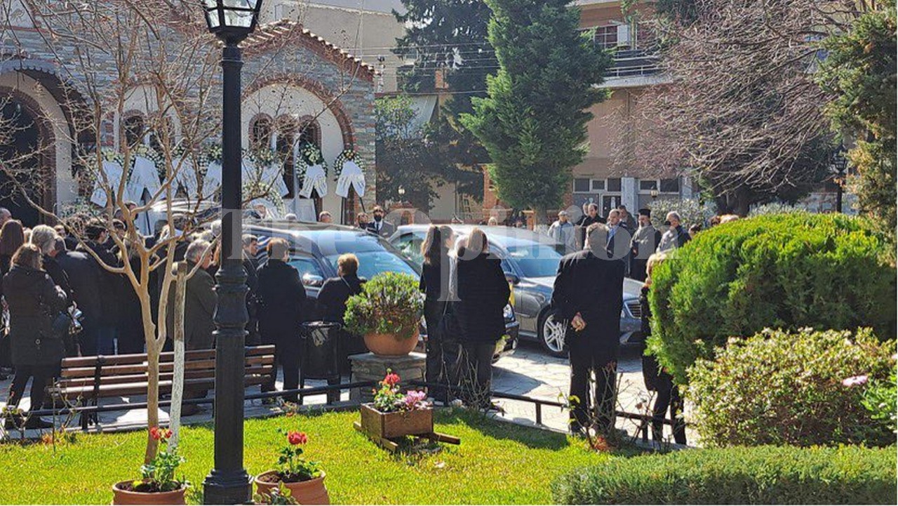 Βουβός πόνος και θρήνος: Το τελευταίο αντίο στον 54χρονο αστυνομικό και τον 15χρονο γιο του (ΦΩΤΟ+VIDEO)