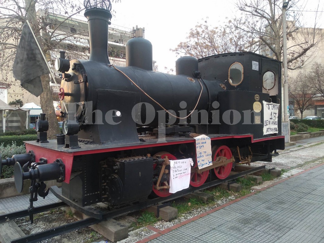 “Είμαι μια μάνα που θρηνώ” – Το συγκινητικό γράμμα στο Σιδηροδρομικό Σταθμό Λάρισας (ΦΩΤΟ)