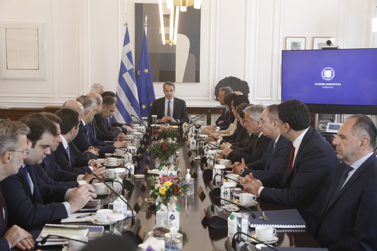 «Το μέλλον διαγράφεται ζοφερό για την κυβέρνηση» – Πως σχολιάζει η αντιπολίτευση τον ανασχηματισμό