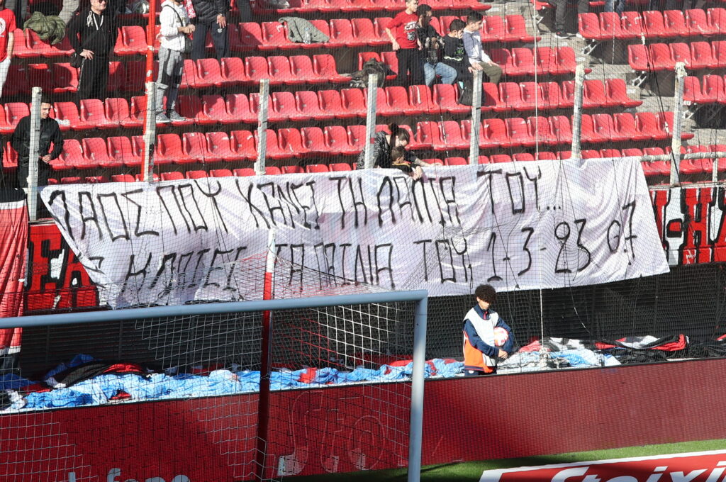 Τα γήπεδα «μίλησαν» για τα Τέμπη: «Το έγκλημα δεν θα ξεχαστεί»