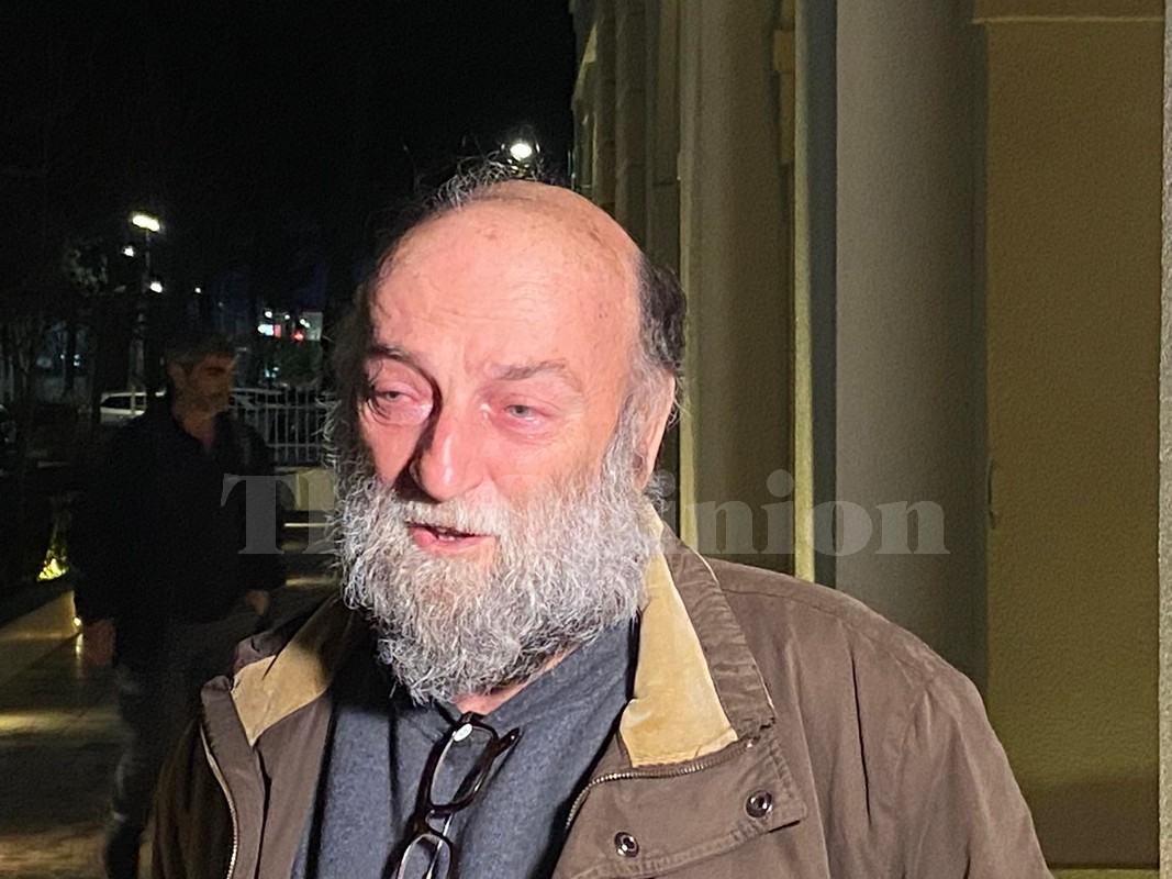 «Προσμένω να πάρω την μονάκριβή μου σε κομμάτια»- Συγκλονίζει πατέρας αγνοούμενης στα Τέμπη (video)