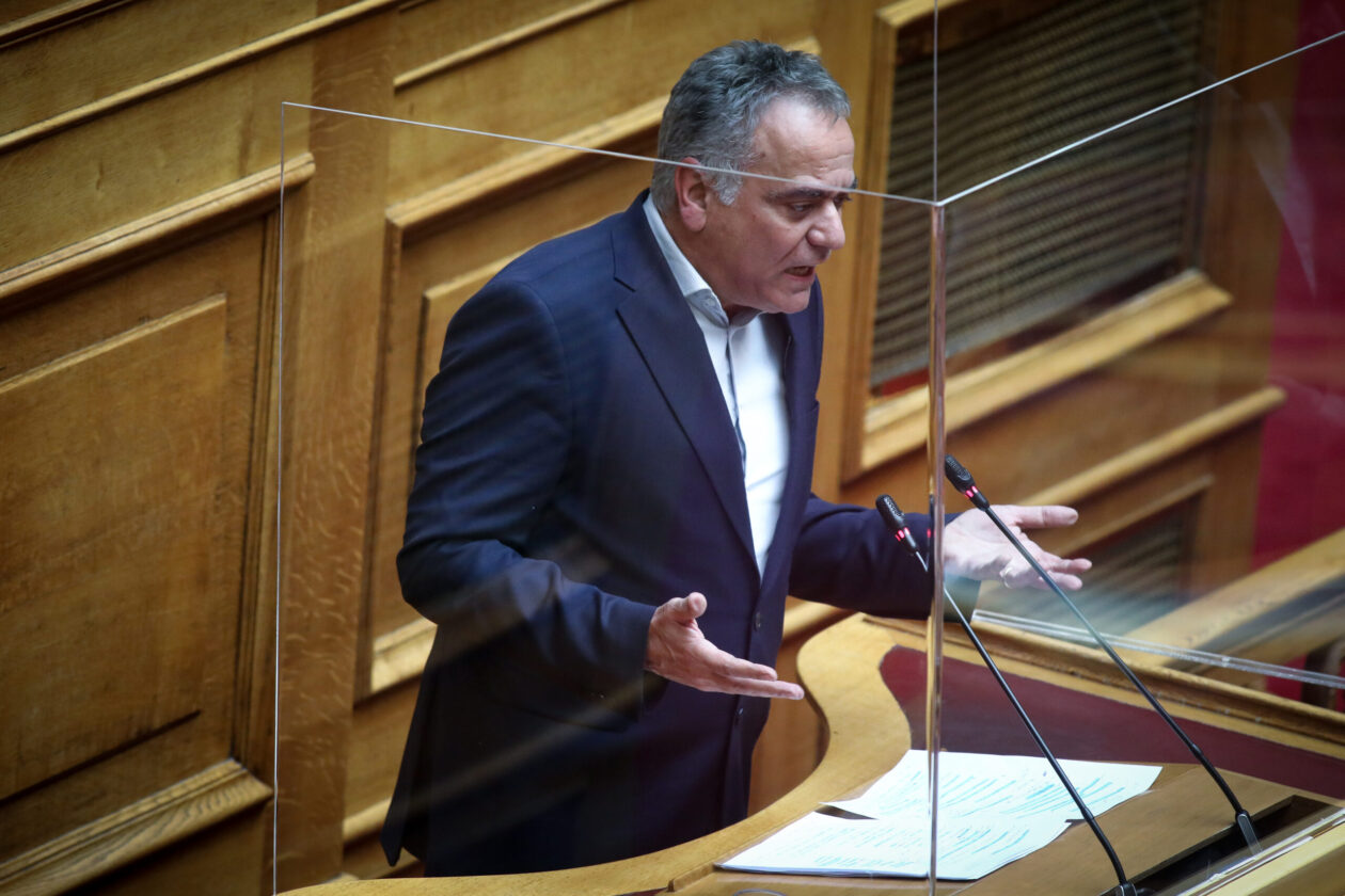 Σκουρλέτης κατά Κεραμέως: Αναντίστοιχη η στάση της απέναντι στις μαθητικές κινητοποιήσεις για την τραγωδία