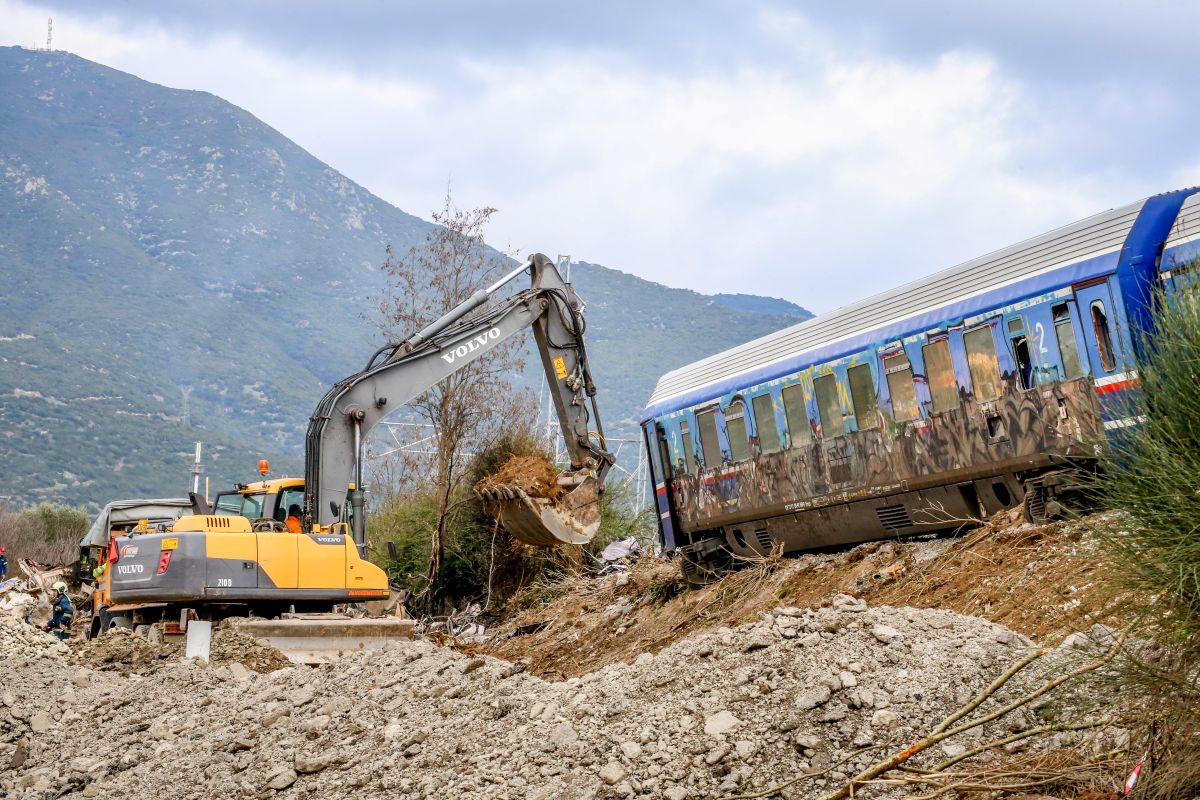Hellenic Train για Τέμπη: Δεν ενεργοποιεί την εξαίρεση για καταβολή αποζημιώσεων