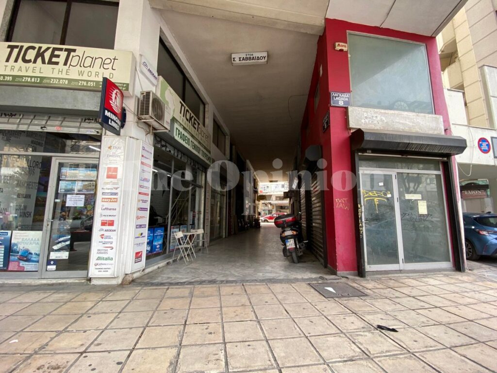 Αυτοψία στον Βαρδάρη: Άστεγοι βρίσκουν καταφύγιο σε εγκαταλελειμμένα καταστήματα (ΦΩΤΟ)