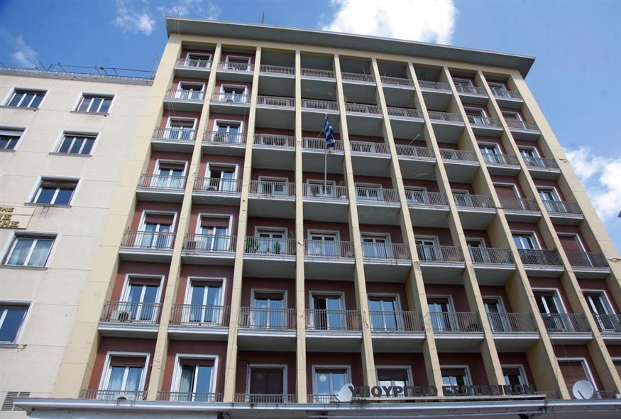 Εξηγήσεις ζητά η αντιπολίτευση για τη διάρρηξη στη διεύθυνση εκλογών του ΥΠΕΣ – Τι λέει η ΕΛΑΣ