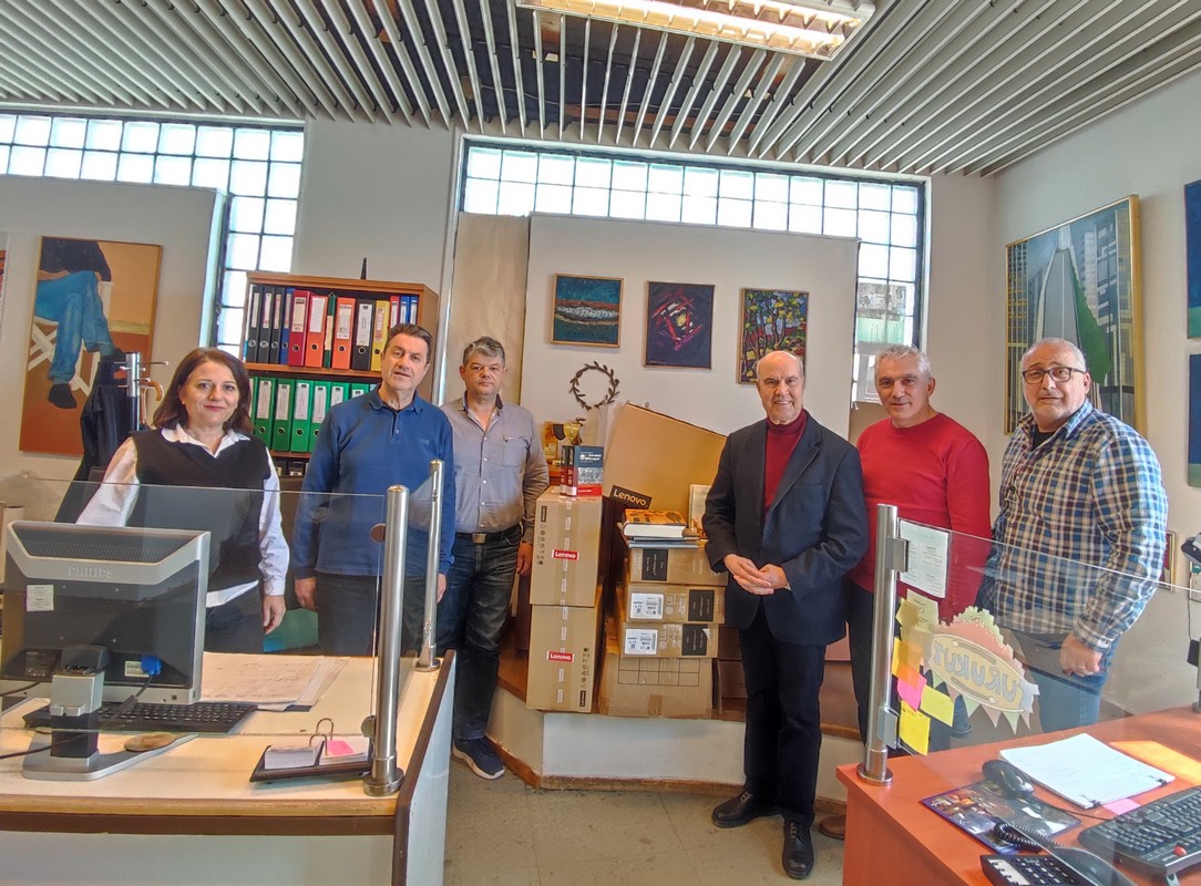 Δωρεά Η/Υ σε δημοτικές βιβλιοθήκες έκανε ο Μαλλίαρης – Παιδεία