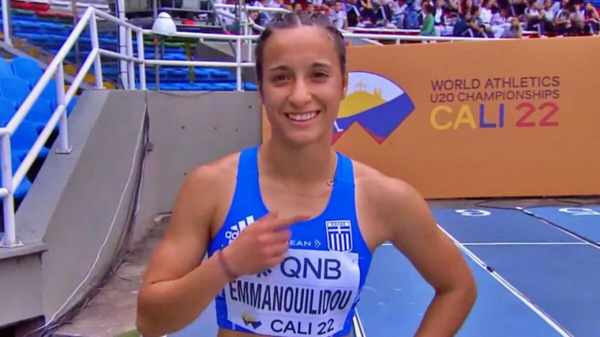 Ράγισε καρδιές η Ελληνίδα πρωταθλήτρια για τους νεκρούς των Τεμπών: η κίνηση προς τον ουρανό (video)