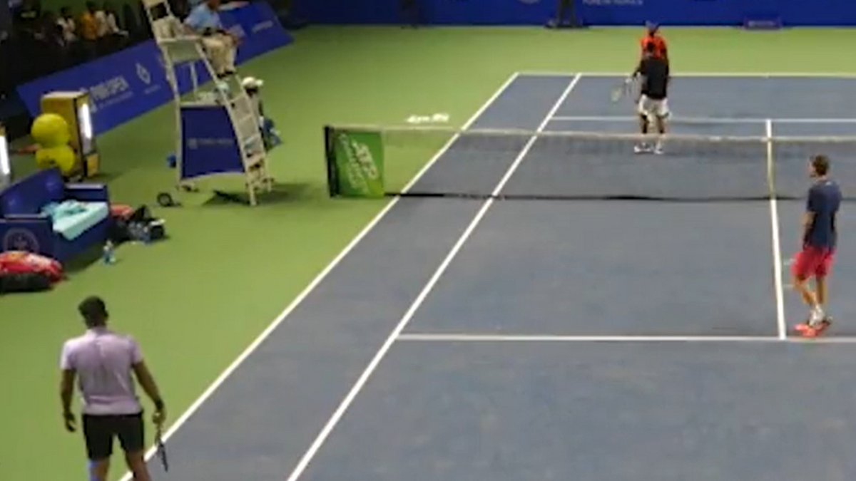 Τενίστας σκότωσε…νυχτερίδα με το σερβίς του! (video)