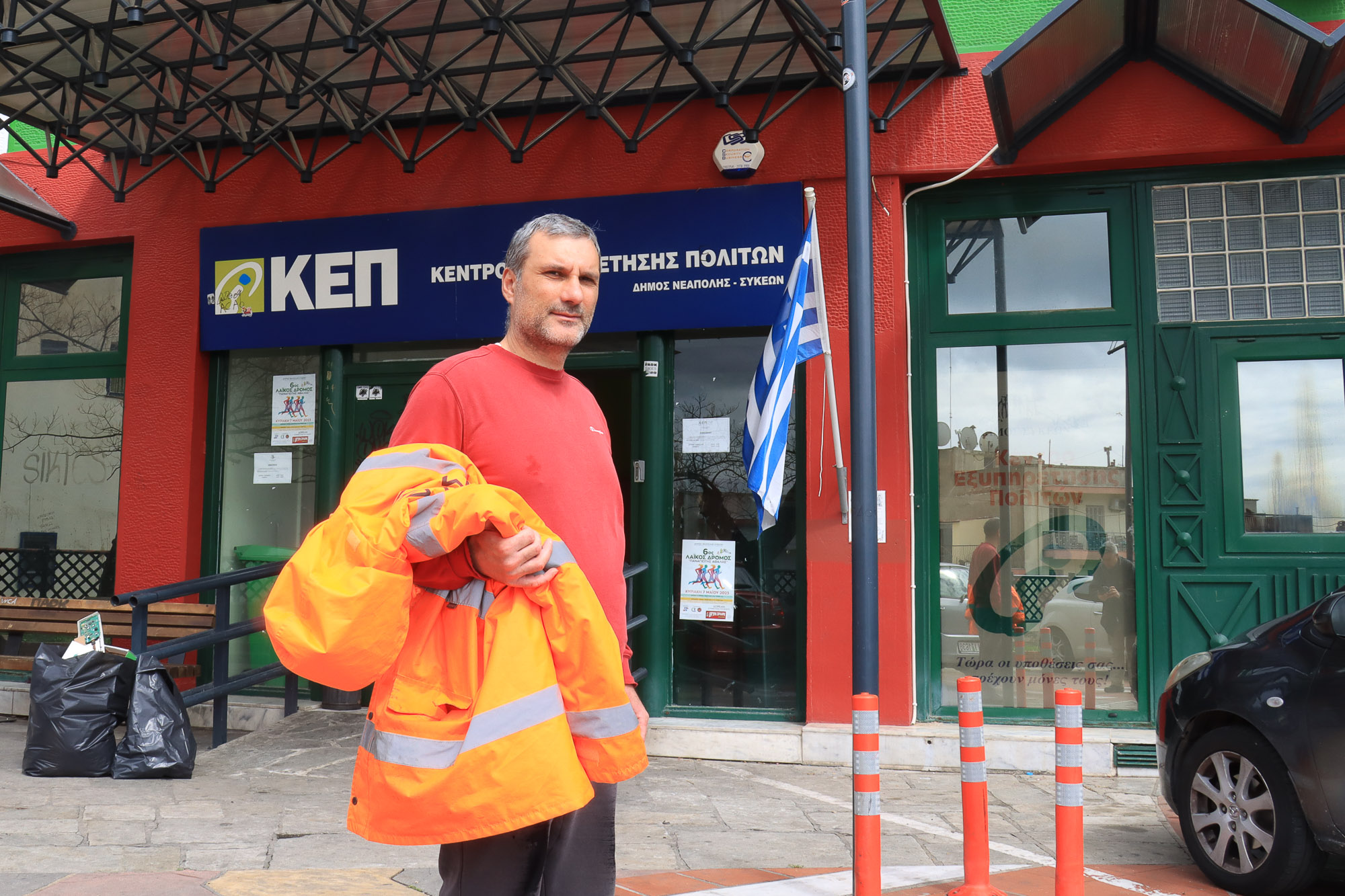 Εργαζόμενος στην καθαριότητα του δήμου Νεάπολης-Συκεών βρήκε και παρέδωσε πορτοφόλι με 1.500 ευρώ