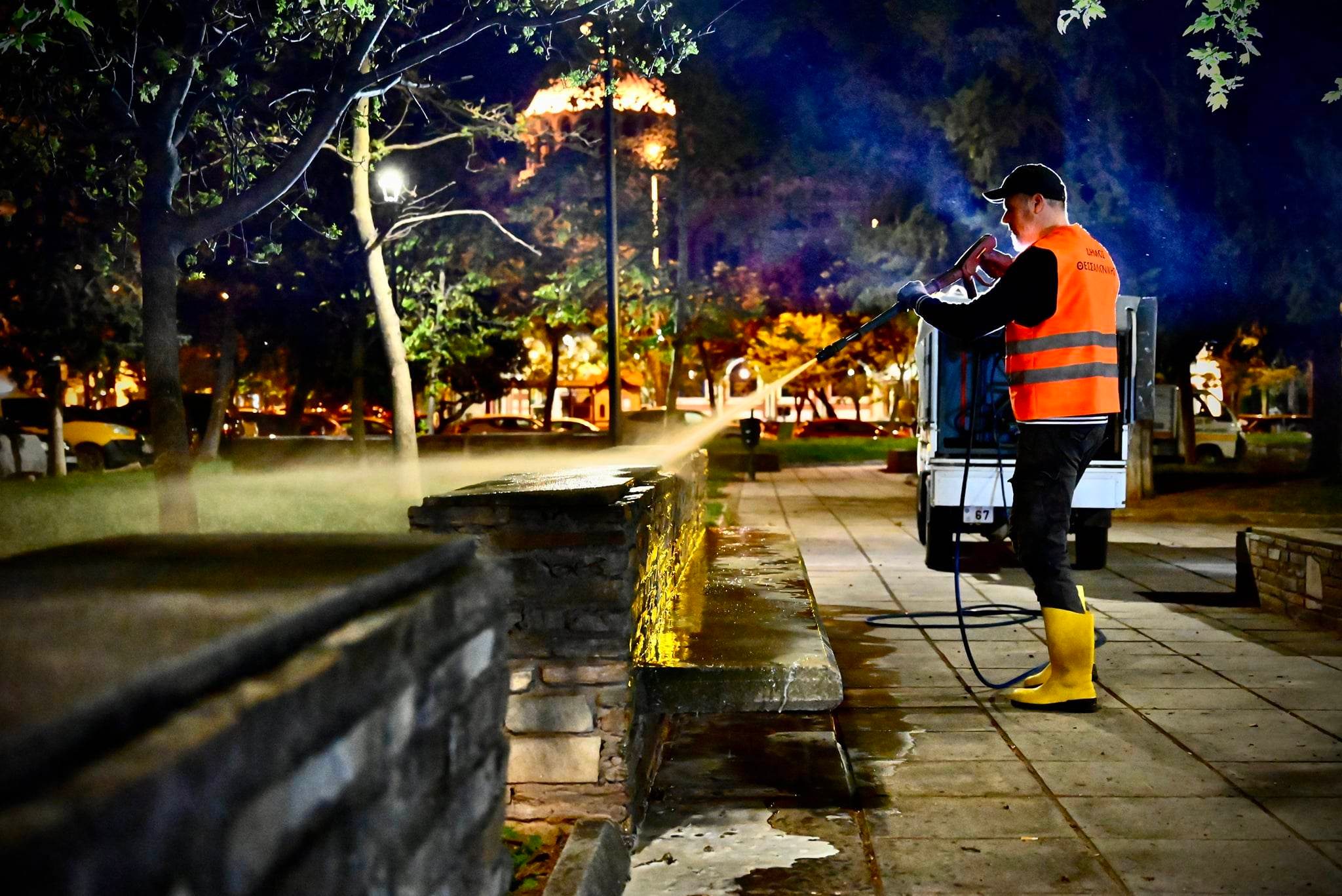 Το πάρκο των Αγίων Κυρίλλου και Μεθοδίου καθάρισε συνεργείο του δήμου Θεσσαλονίκης (ΦΩΤΟ)