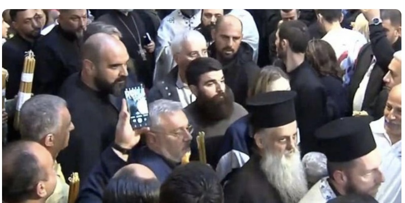 Στα Ιεροσόλυμα ο Γ. Σαββίδης: Παρακολούθησε την τελετή του Αγίου Φωτός (video)