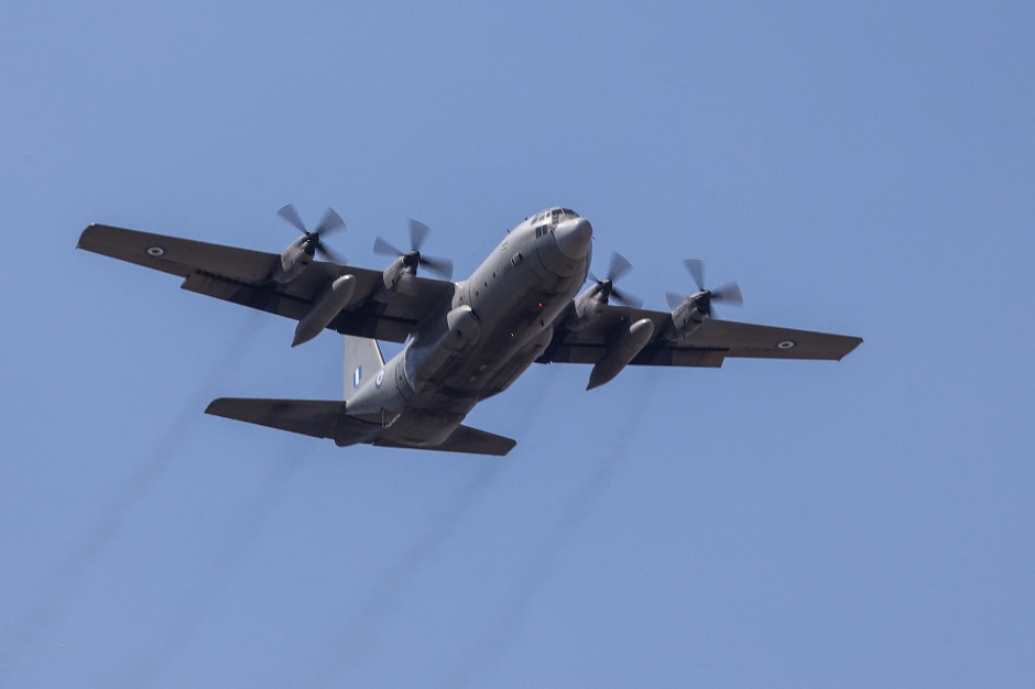 Επαναπατρίζονται 90 Έλληνες με C-130 από Άμπου Ντάμπι