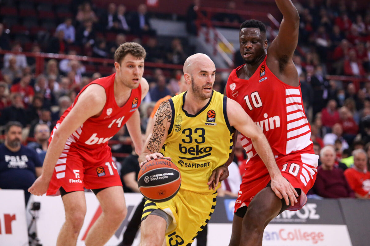 Ολυμπιακός – Φενερμπαχτσέ 79-68: Βεζένκοφ και Κάνααν σφράγισαν το 1-0