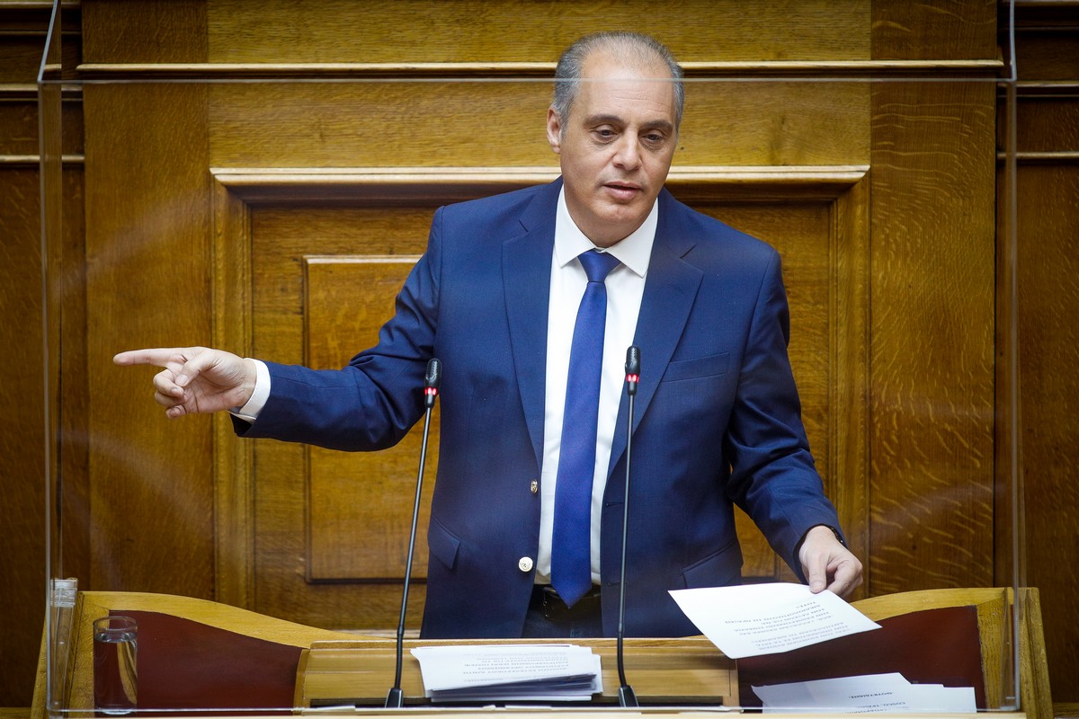 Πόλεμος στην Ελληνική Λύση: Ο Βελόπουλος αλλάζει εκλογική περιφέρεια στους βουλευτές που «συνομιλούν» με τη ΝΔ