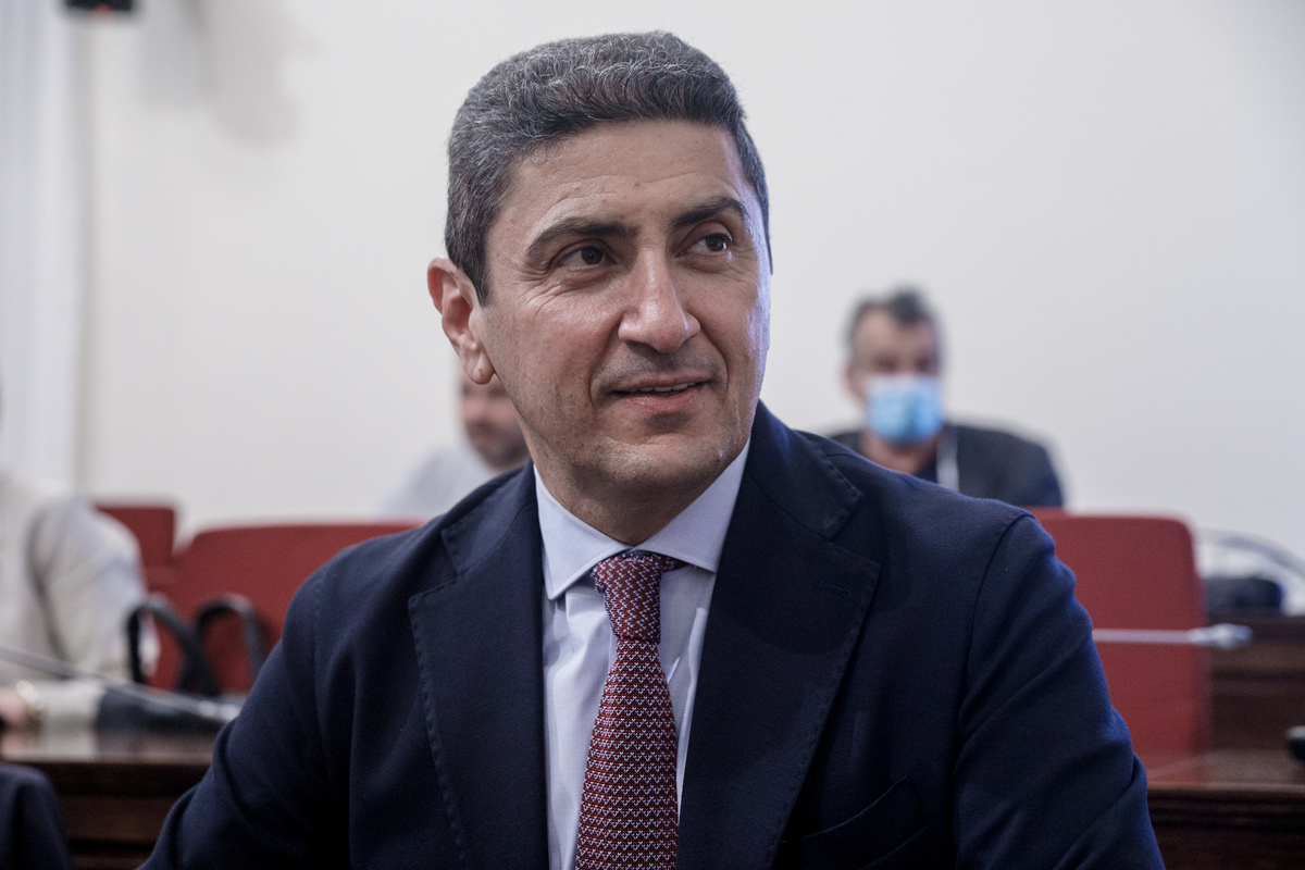 Επίσκεψη Λ. Αυγενάκη στο περίπτερο του ΥπΑΑΤ στη ΔΕΘ – «Να ξαναγίνει ο πρωτογενής τομέας βασικός πυλώνας ανάπτυξης»