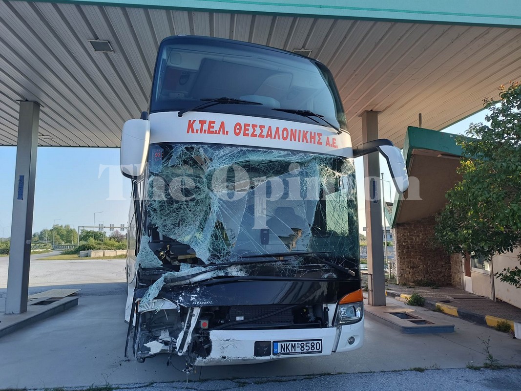 Αυτόπτης μάρτυρας για το δυστύχημα στον Πλαταμώνα: “Ο κόσμος φώναζε, έκλαιγε μέσα στον πανικό, υπήρχαν σκόρπια συντρίμμια”