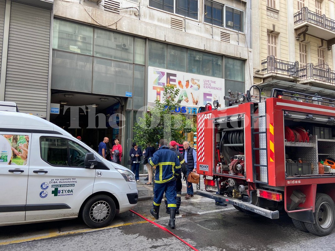 Θεσσαλονίκη: Φωτιά σε πολυκατοικία στο κέντρο (ΦΩΤΟ)