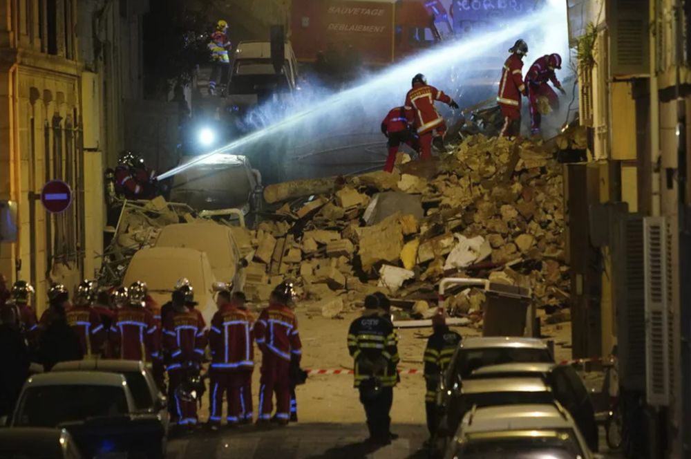 Γαλλία: Φόβοι ότι οκτώ άνθρωποι βρίσκονται κάτω από τα ερείπια των δύο κτιρίων μετά από έκρηξη (VIDEO)