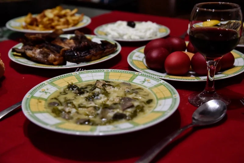 Ασφαλές πασχαλινό τραπέζι για παιδιά: Οδηγός για σωστές επιλογές