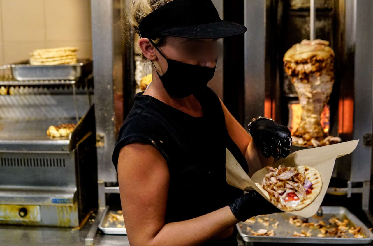 Πιτόγυρο… πολυτελείας: – Αυξάνεται ξανά η τιμή του (VIDEO)