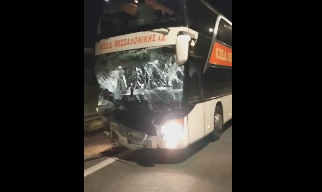 ΚΤΕΛ συγκρούστηκε με δύο ΙΧ στην ΠΑΘΕ – Ένας νεκρός και πέντε τραυματίες (ΦΩΤΟ+VIDEO)