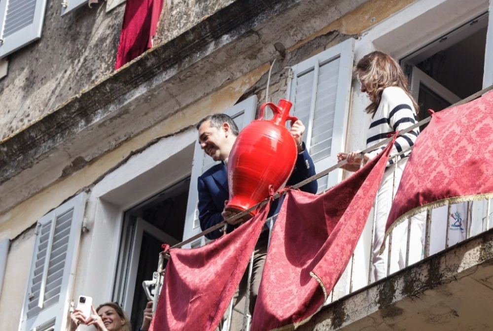 Ο Τσίπρας πέταξε «μπότη» στην Κέρκυρα