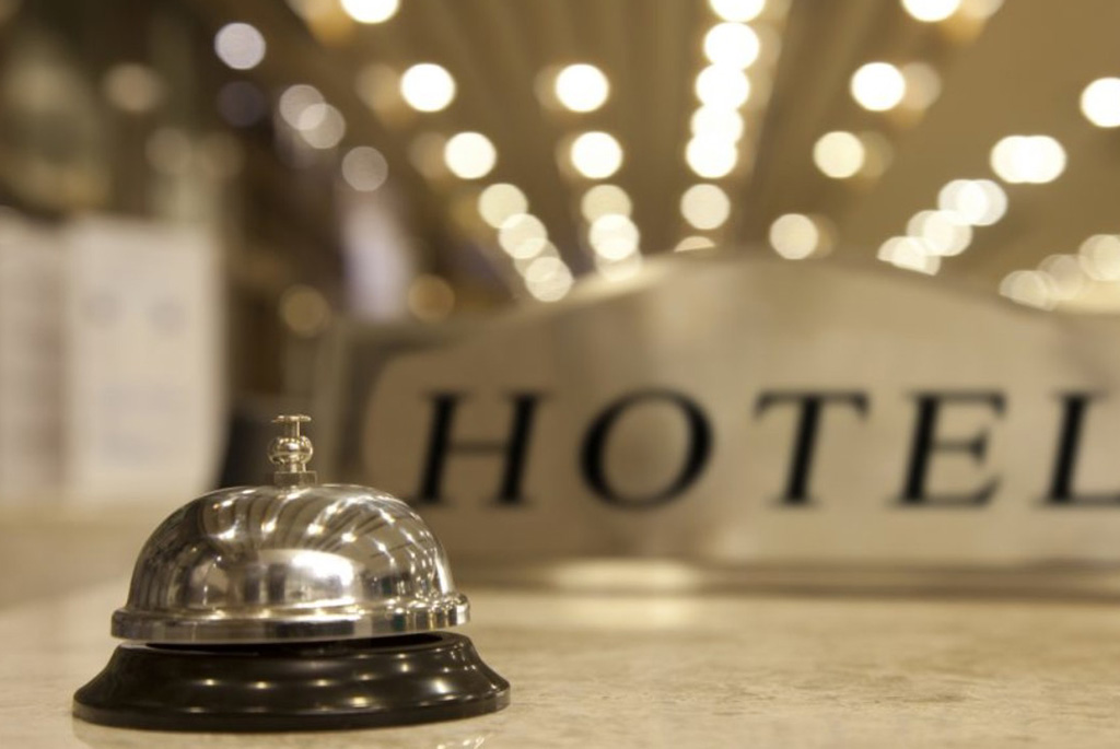 ΕΛΣΤΑΤ: Αύξηση 28,6% στον τζίρο καταλυμάτων και 27% της εστίασης το α΄ τρίμηνο