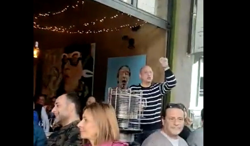 ΠΑΣΟΚ κατά Οικονόμου για υβριστικό σύνθημα (video)