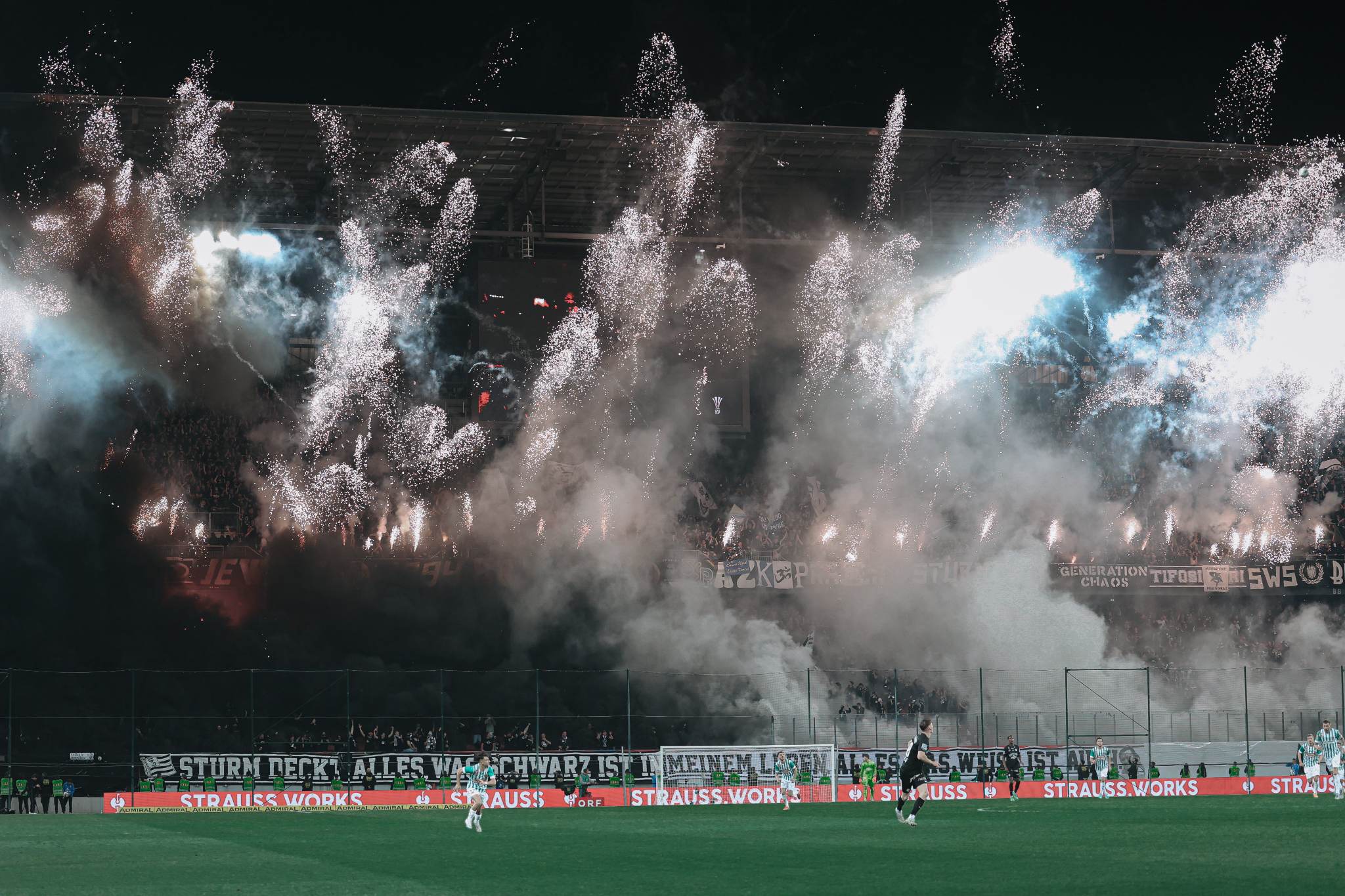 «Κόλαση» στις εξέδρες στον τελικό κυπέλλου της Αυστρίας με παρουσία οπαδών και των δύο ομάδων (video)