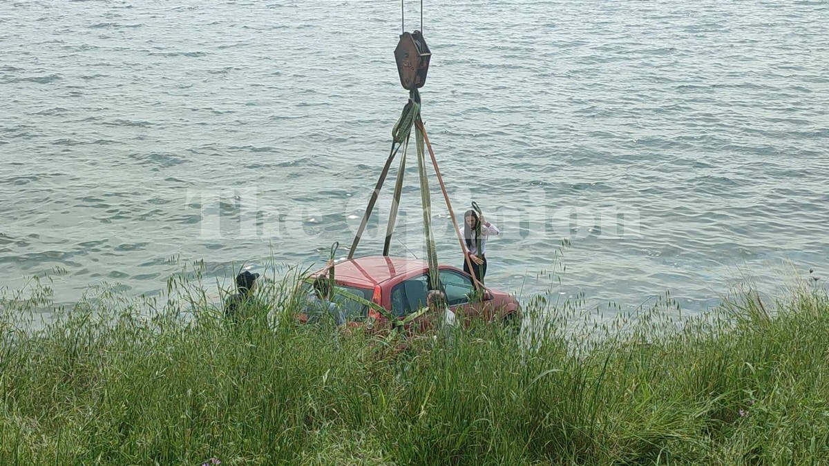 Συναγερμός στην Κρήνη για όχημα που «βούτηξε» στο Θερμαϊκό (ΦΩΤΟ+VIDEO)