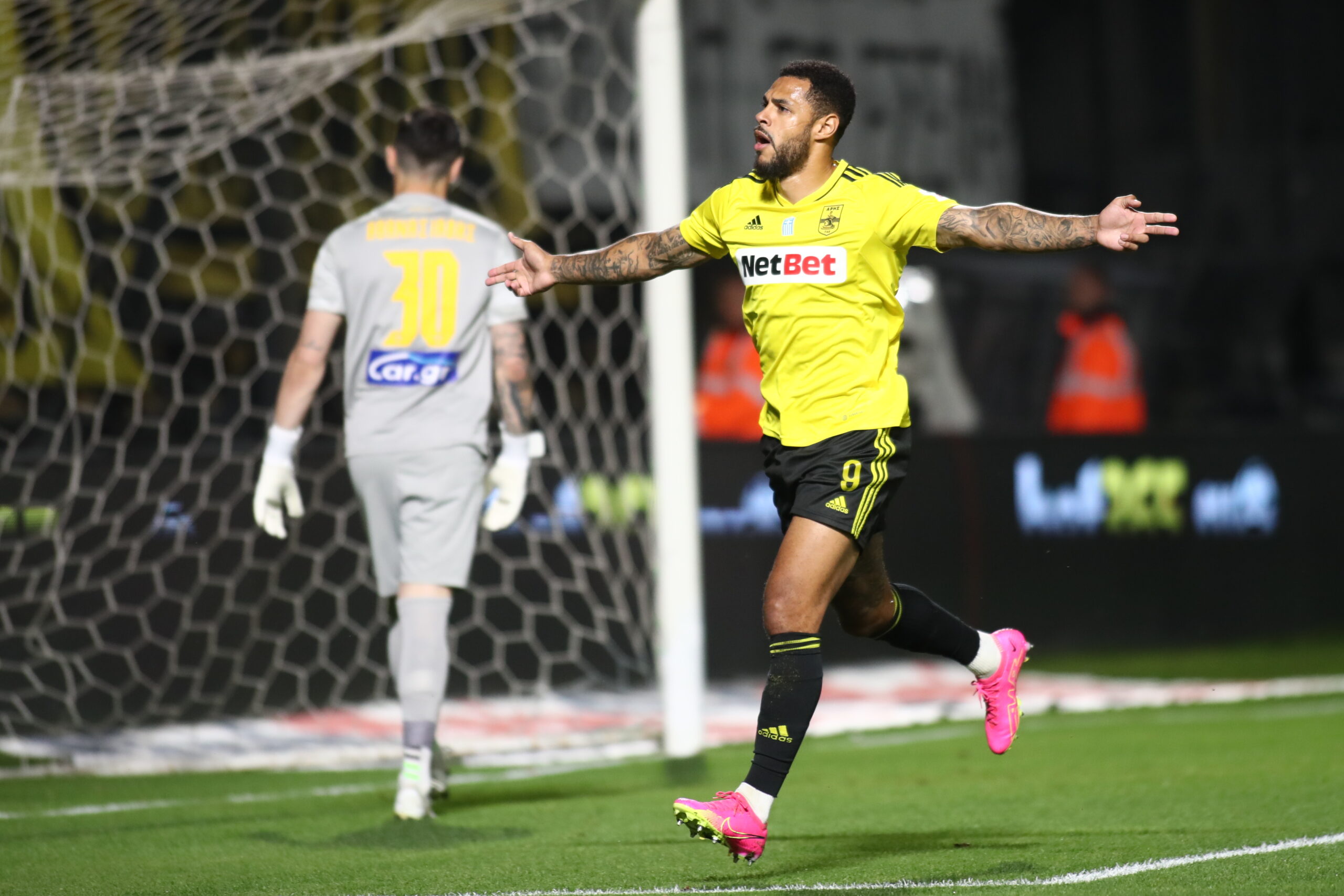 Άρης-ΑΕΚ 1-1: Το γκολ πέναλτι του Γκρέι και η ισοφάριση του Φαν Βέερτ(video)