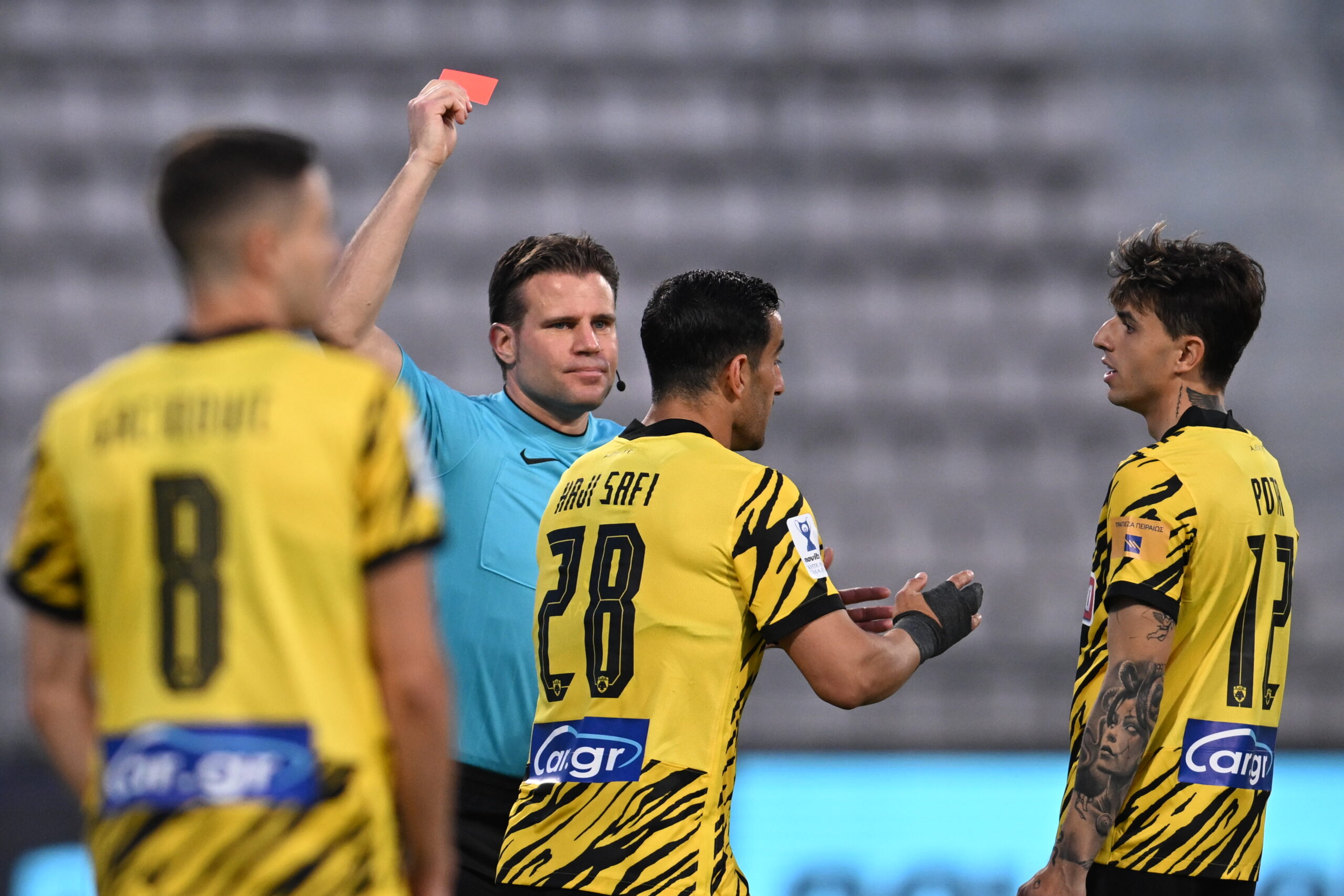 ΑΕΚ – ΠΑΟΚ: Απευθείας αποβολή του Ρότα (VIDEO)