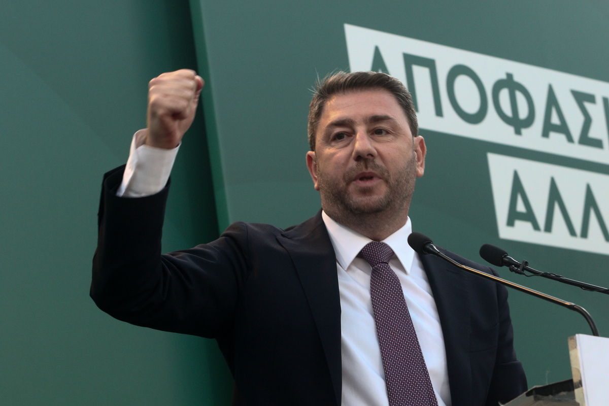 ΠΑΣΟΚ: «Χαμηλά τη μπάλα, χωρίς έπαρση» – Τι είπε ο Ανδρουλάκης στα στελέχη του κόμματος
