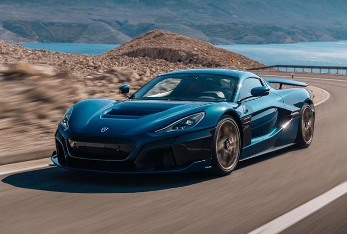 Rimac Nevera: Το ηλεκτρικό hypercar που έσπασε το ρεκόρ Guiness με… την όπισθεν (VIDEO)
