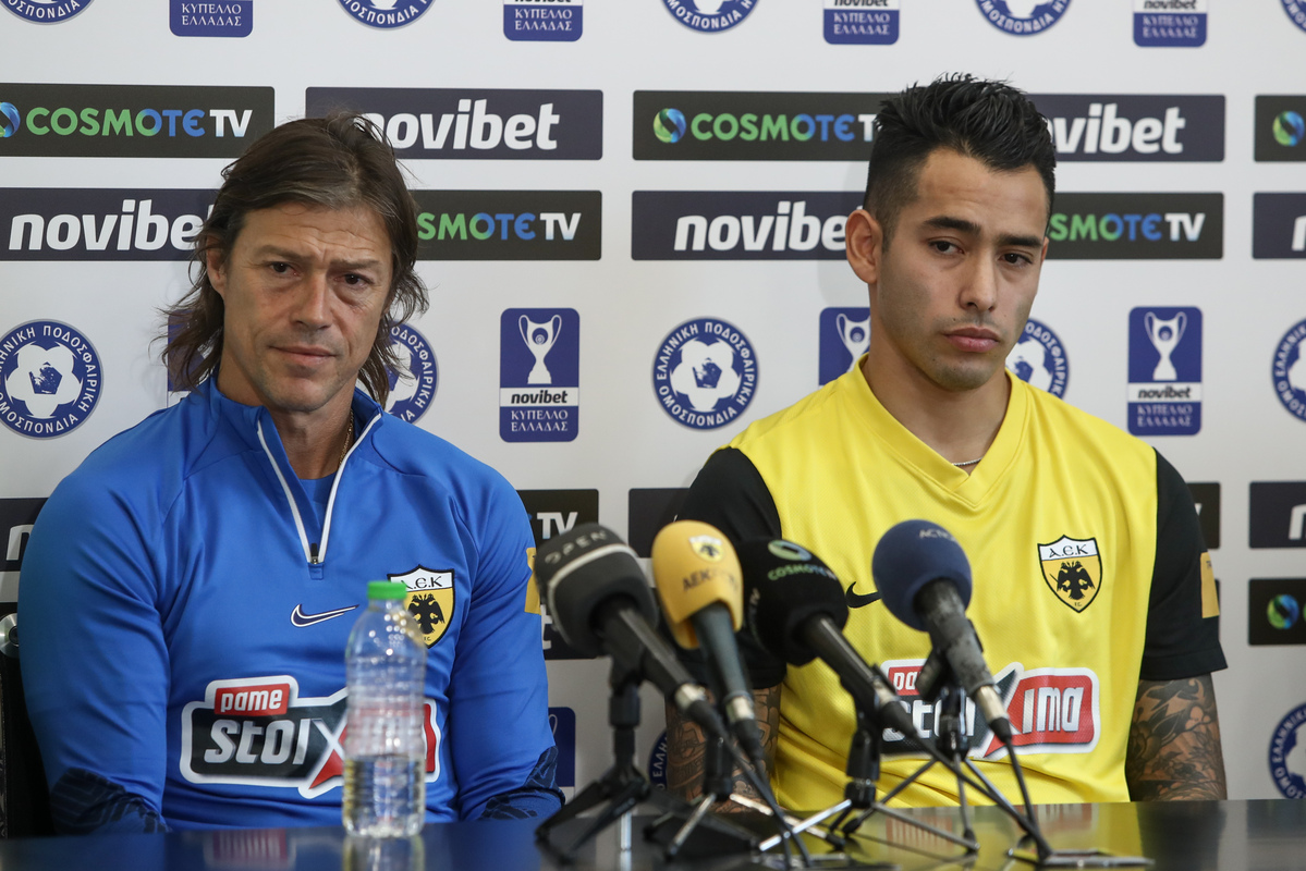 Αλμέιδα: «Ίσως κάνω έκπληξη στην ενδεκάδα κόντρα στον ΠΑΟΚ» – Αραούχο: «Υποφέρω που δεν παίζω»