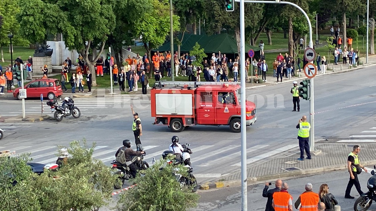 Θεσσαλονίκη: Εικόνες πολέμου στο Δημαρχείο μετά τα 5,8 ρίχτερ στο πλαίσιο άσκησης (ΦΩΤΟ+VIDEO)