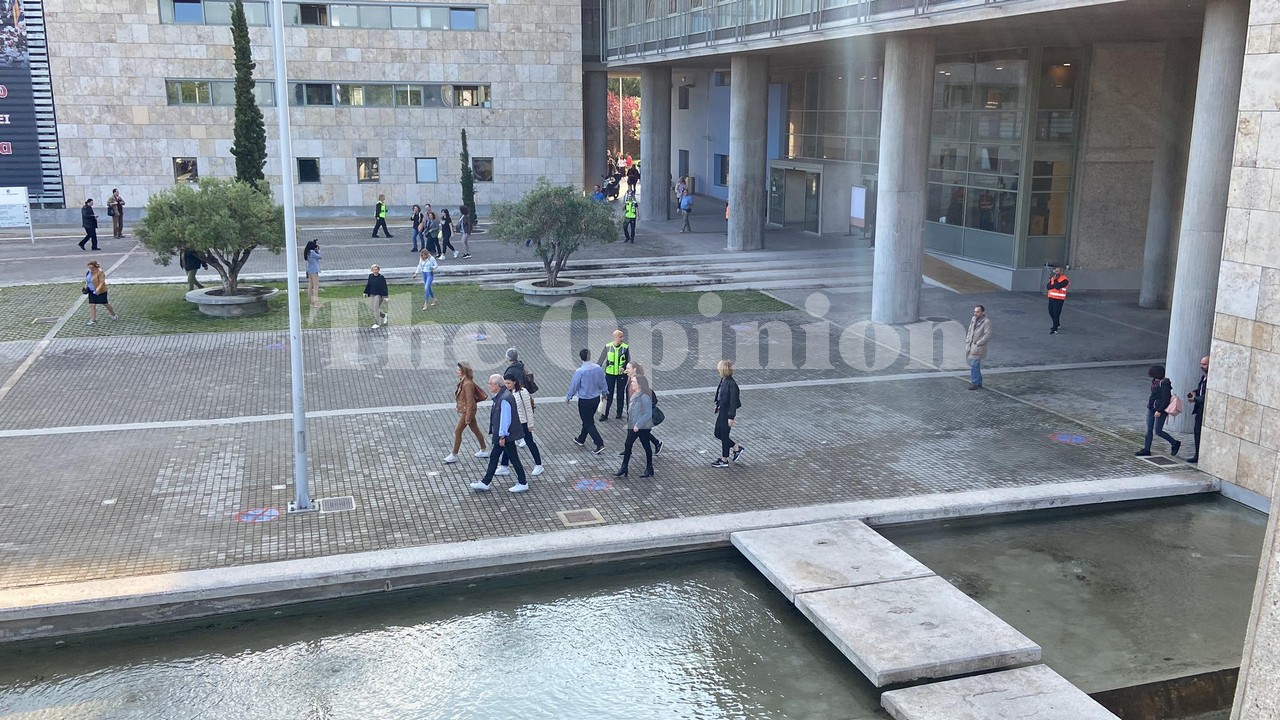 Θεσσαλονίκη: Εικόνες πολέμου στο Δημαρχείο μετά τα 5,8 ρίχτερ στο πλαίσιο άσκησης (ΦΩΤΟ+VIDEO)