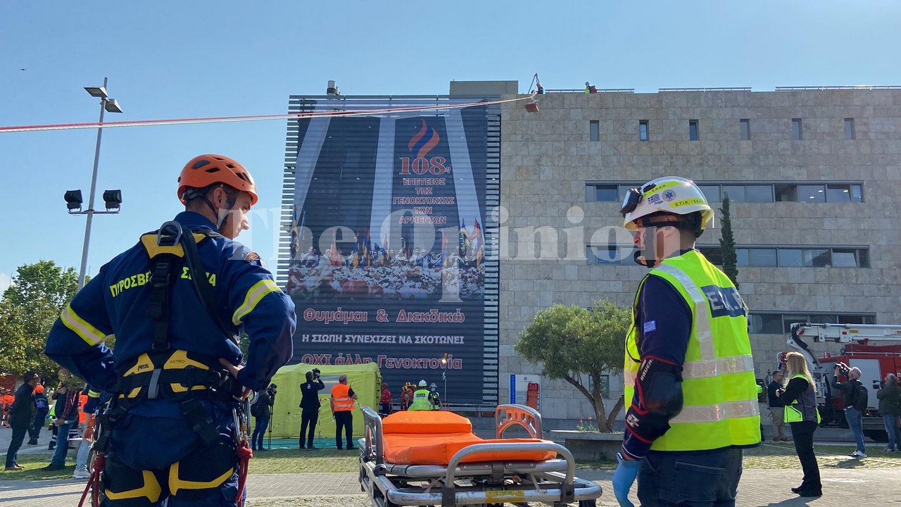 Θεσσαλονίκη: Εικόνες πολέμου στο Δημαρχείο μετά τα 5,8 ρίχτερ στο πλαίσιο άσκησης (ΦΩΤΟ+VIDEO)