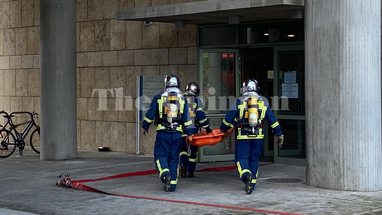 Θεσσαλονίκη: Εικόνες πολέμου στο Δημαρχείο μετά τα 5,8 ρίχτερ στο πλαίσιο άσκησης (ΦΩΤΟ+VIDEO)