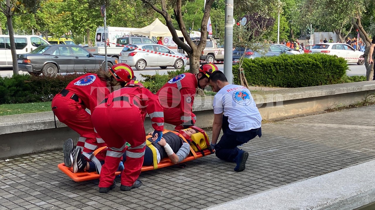 Θεσσαλονίκη: Εικόνες πολέμου στο Δημαρχείο μετά τα 5,8 ρίχτερ στο πλαίσιο άσκησης (ΦΩΤΟ+VIDEO)