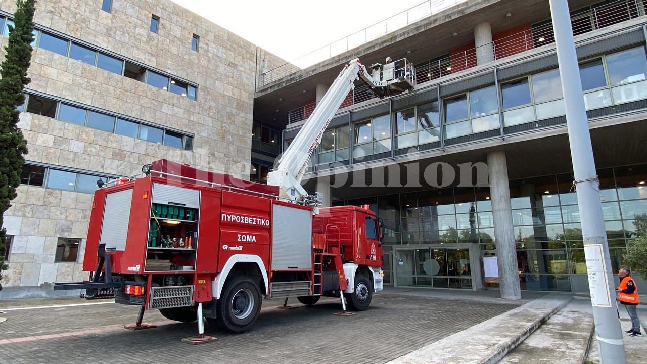Θεσσαλονίκη: Εικόνες πολέμου στο Δημαρχείο μετά τα 5,8 ρίχτερ στο πλαίσιο άσκησης (ΦΩΤΟ+VIDEO)