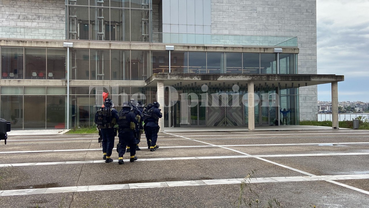 Θεσσαλονίκη: Τρομοκρατικό χτύπημα στο Μέγαρο Μουσικής – Εντυπωσιακές εικόνες στην άσκηση της ΕΚΑΜ (ΦΩΤΟ+VIDEO)