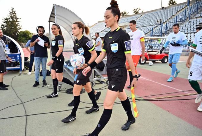 Η Κύπρος πρωτοπορεί στο ποδόσφαιρο βάζοντας για διαιτητές στο σύνολο τους μόνο γυναίκες!